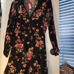 Quarter sleeve v neck flower dress